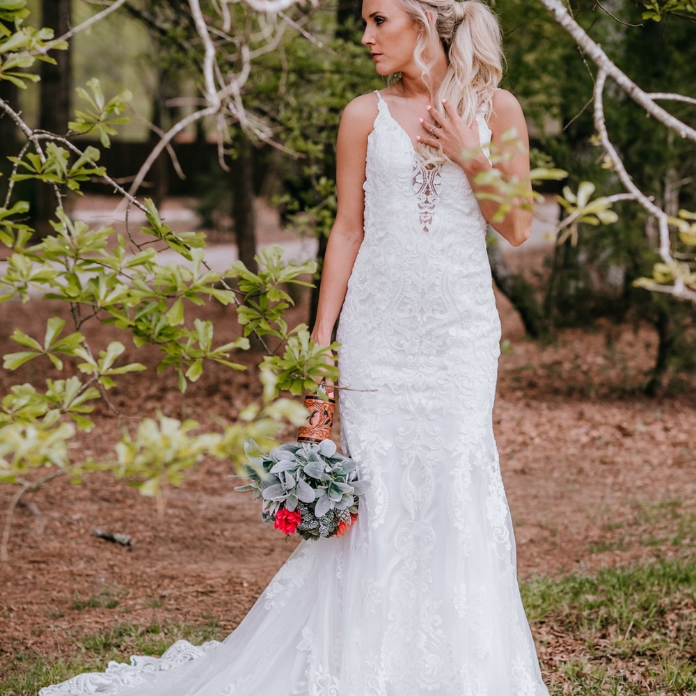 Elegant White Lace Wedding Dress